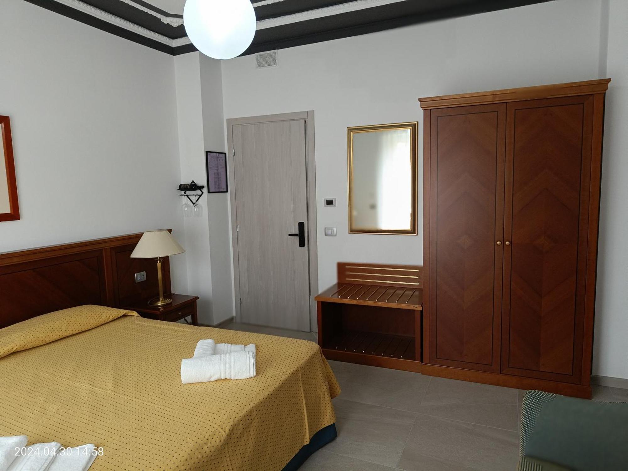 Villa Mariana Bed And Breakfast ซาลุซโซ ภายนอก รูปภาพ