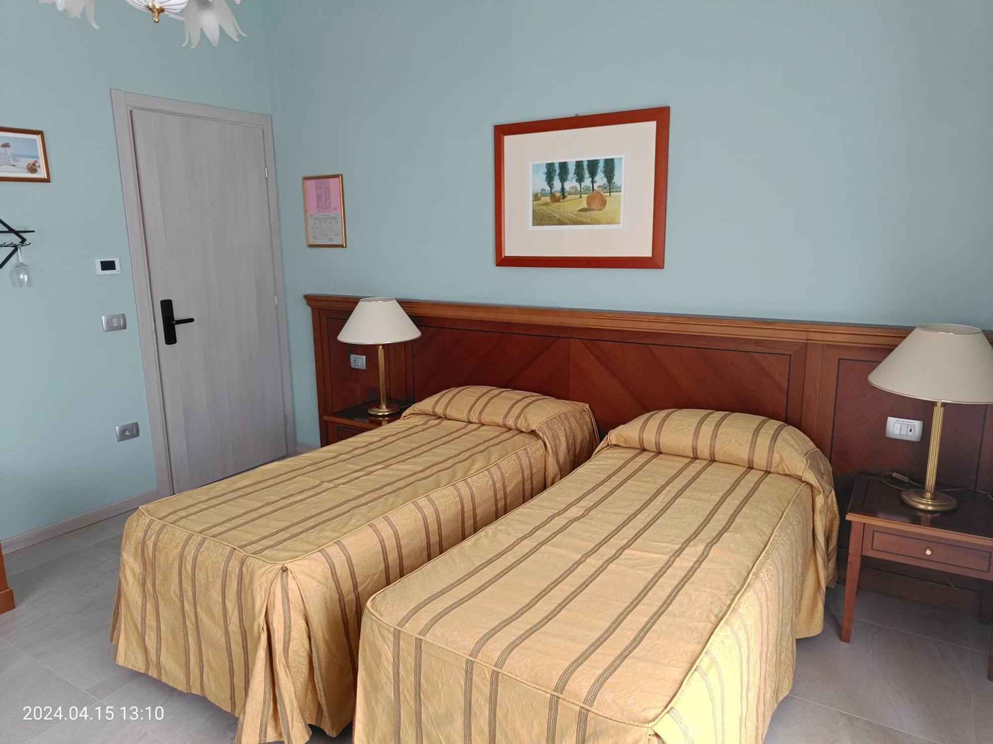 Villa Mariana Bed And Breakfast ซาลุซโซ ภายนอก รูปภาพ