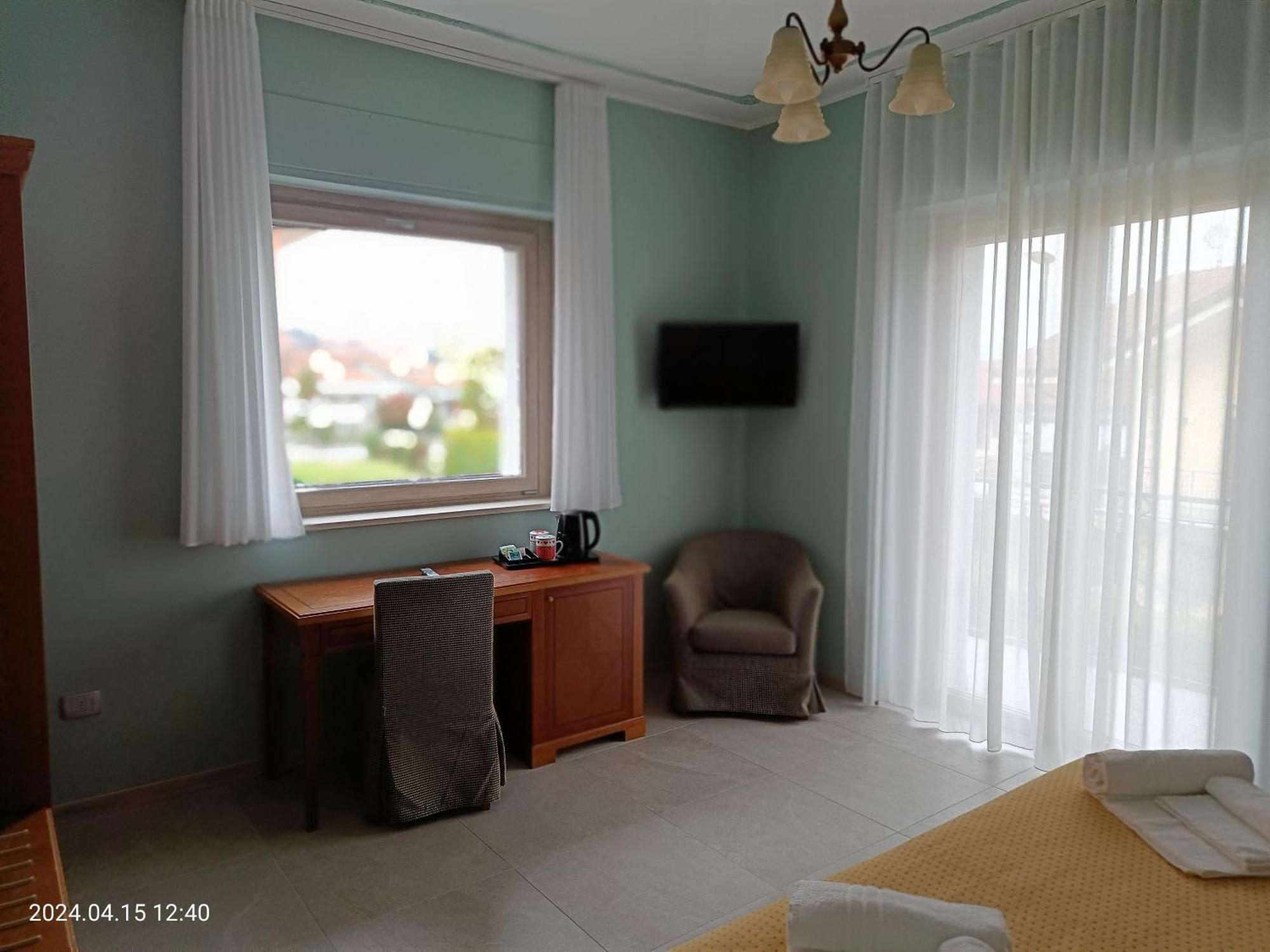 Villa Mariana Bed And Breakfast ซาลุซโซ ภายนอก รูปภาพ
