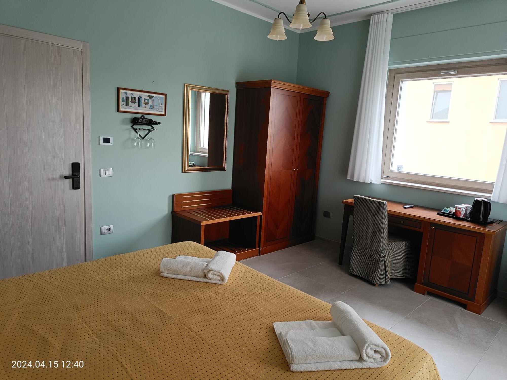 Villa Mariana Bed And Breakfast ซาลุซโซ ภายนอก รูปภาพ